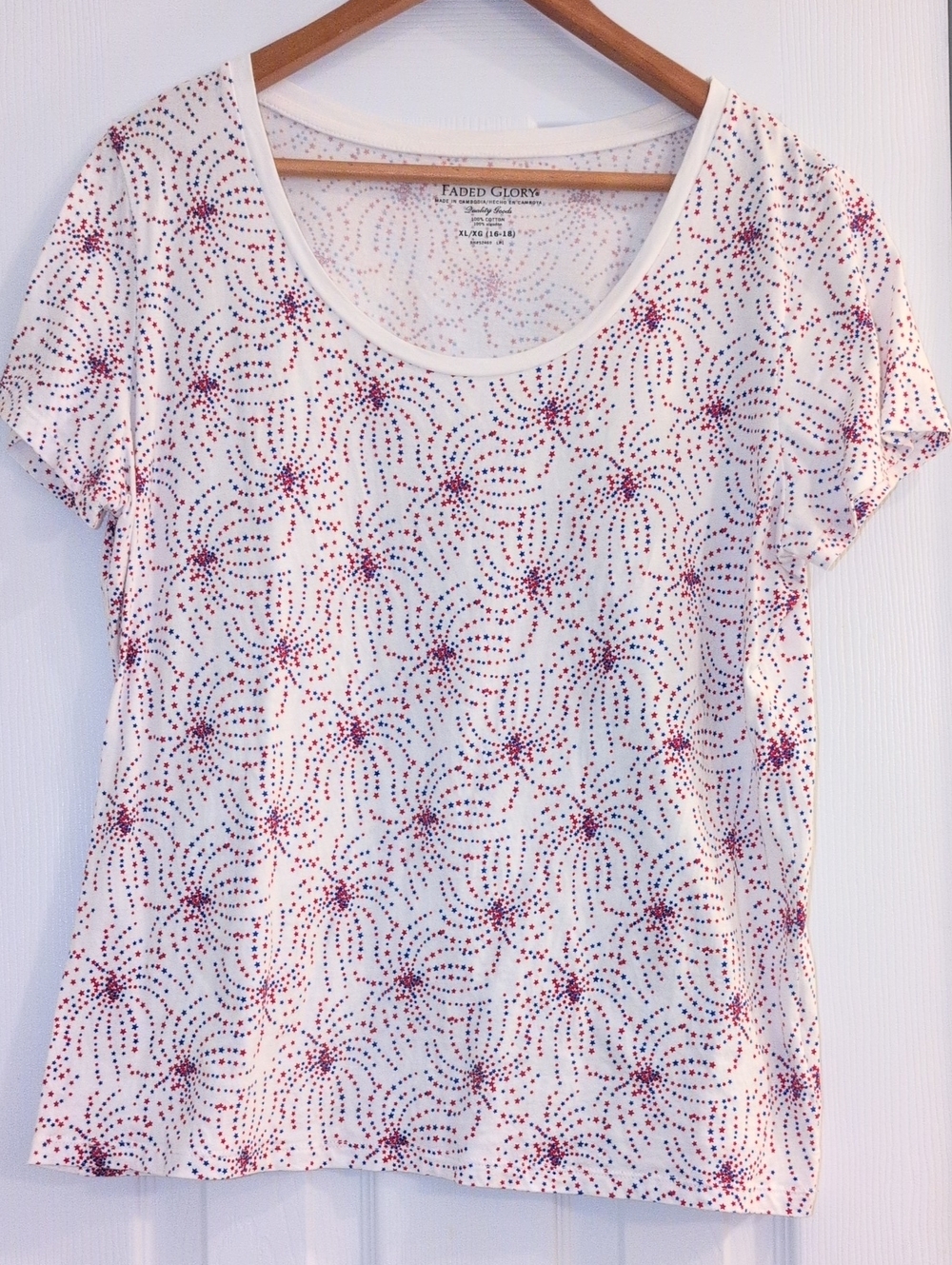 Faded Glory White Short-Sleeve Scoop Neck Tee with Red & Blue Dot Swirl Print